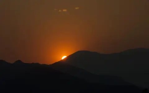 Un sol tímido asoma en Salta y comienza a levantar la temperatura 