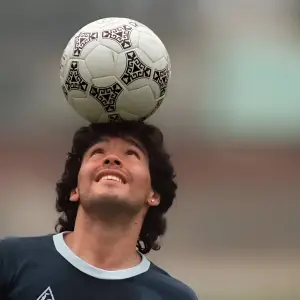 En el día de su cumpleaños, diez de los mejores momentos de Diego Maradona