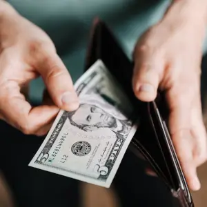 Qué va a pasar con el dólar: Analistas proyectan un futuro sin bandas