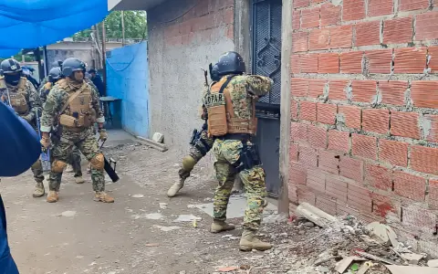 Allanamiento en barrio San Silvestre