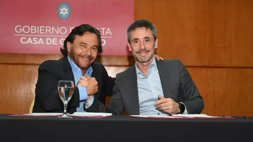 Sáenz en la firma con el CFI