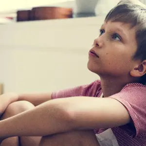 Qué es el “círculo biológico del malestar”, el mal paradójico que afecta a niños, niñas y adolescentes