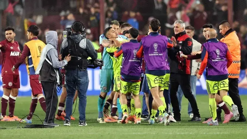 Tras el final del partido se armo la gresca entre los jugadores argentinos y chilenos.