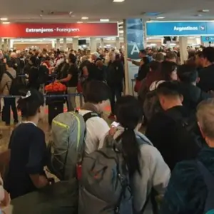 Turismo internacional: se fueron el doble de los que llegaron en el último año