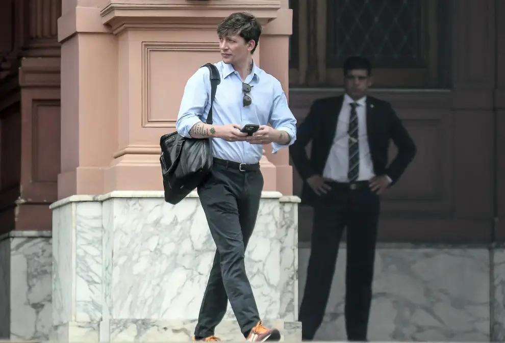 Santiago Caputo, pefila como superministro.
