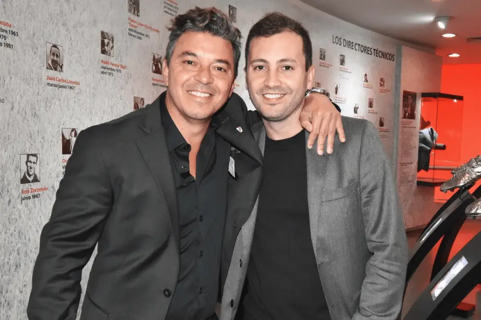 Stéfano Di Carlo, el candidato favorito, que responde al oficialismo, junto a Marcelo Gallardo.