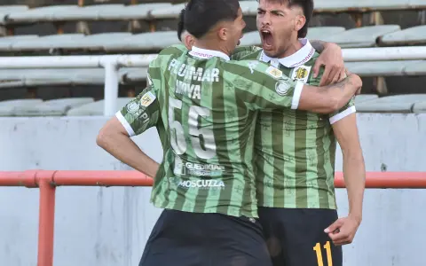 Aldosivi ganó una "final del mundo" en Mar del Plata ante Independiente Rivadavia.