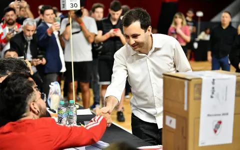 Stéfano Di Carlo, con tan solo 36 años, se convirtió en el presidente más joven en la historia de River.