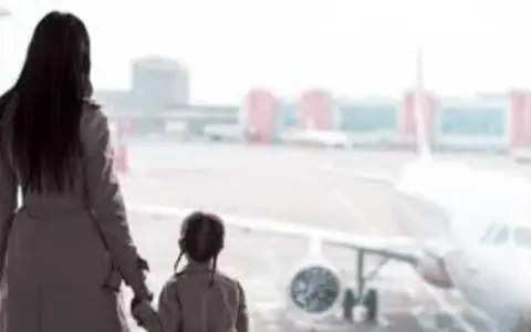 Madre que se lleva a su hija a Rusia sin autorización del padre.