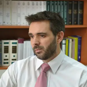 Condenan a prisión condicional a un hombre por abusar de la hija de su pareja en Cerrillos