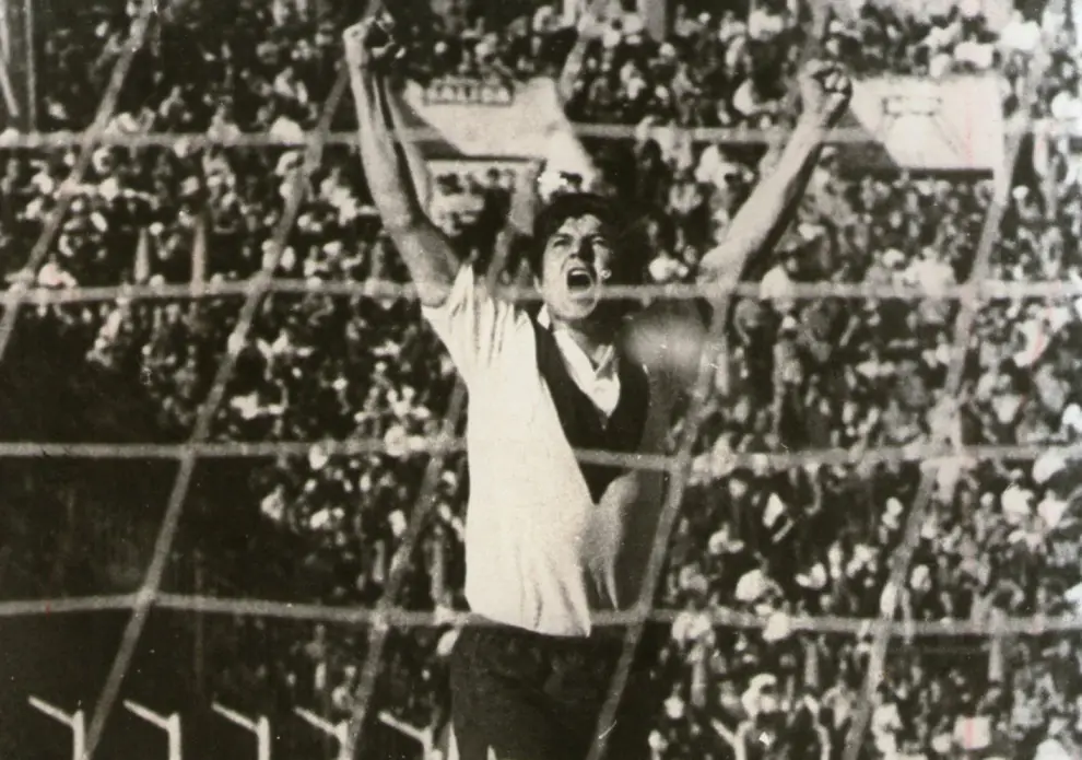 Daniel Willington, con la de Vélez.