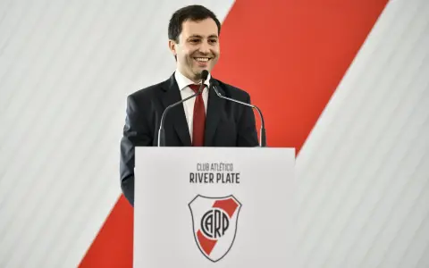 Stéfano Di Carlo asumió formalmente este lunes las riendas de River.