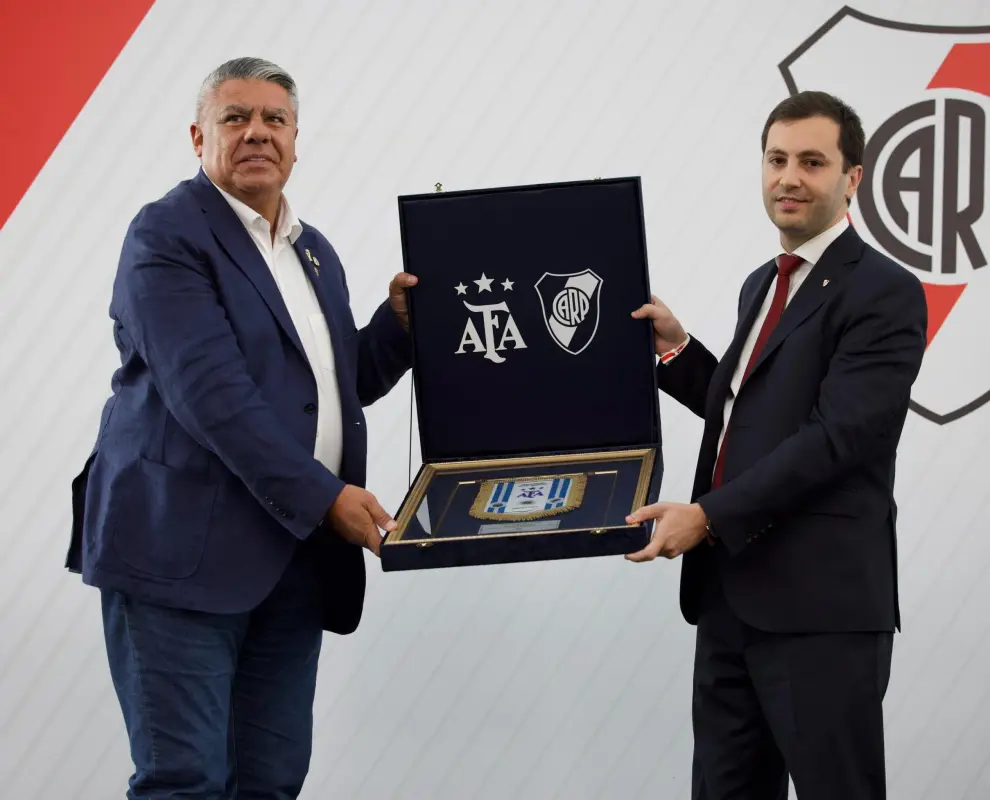 Chiqui Tapia junto a Stéfano Di Carlo.