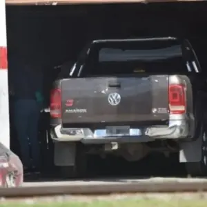 Detenido por conducir una camioneta que no le pertenecía y causar un doble siniestro vial