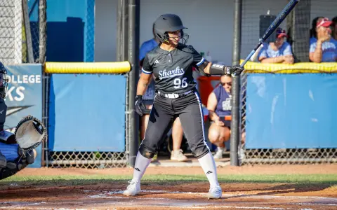 Candelaria Escalante, con el uniforme de Miami Dade Sharks