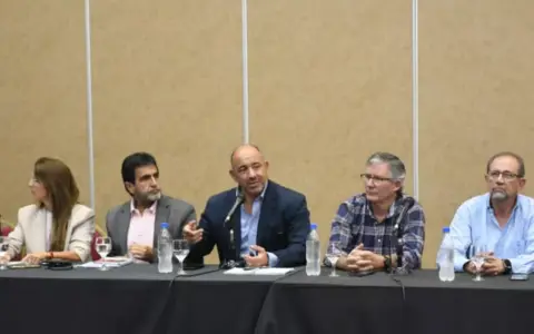Desde el oficialismo presentan y analizan el presupuesto para el 2026 de la provincia junto a diputados