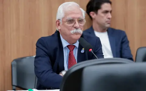 Exposición del diputado libertario Carlos Zapata en la comisión de presupuesto y hacienda.