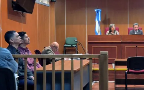 Los hermanos Saavedra, escuchan los alegatos fiscales.