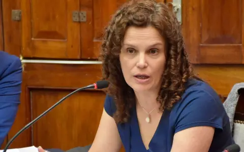 Cristina Fiore con senadores