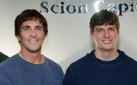Michael Burry, interpretado por Christian Bale en La gran apuesta, fue el inversor que vio venir la crisis financiera de 2008 antes que nadie.