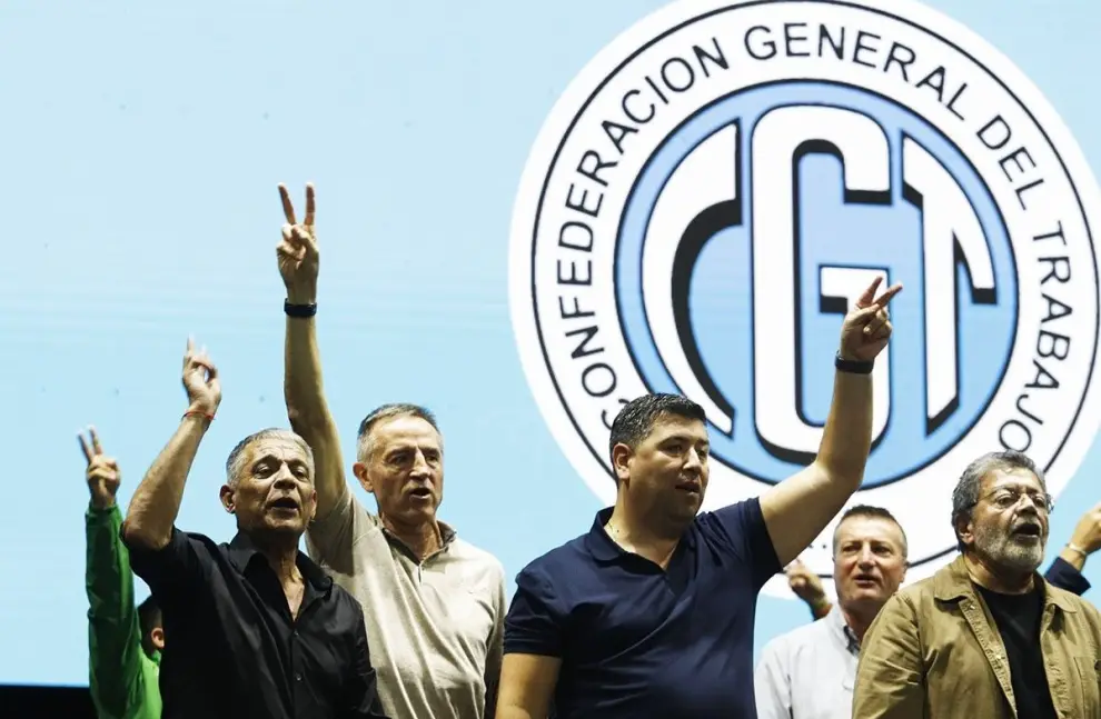 Las nuevas autoridades de la Confederación General del Trabajo (CGT), Jorge Solá, Cristian Jerónimo y Octavio Argüello.