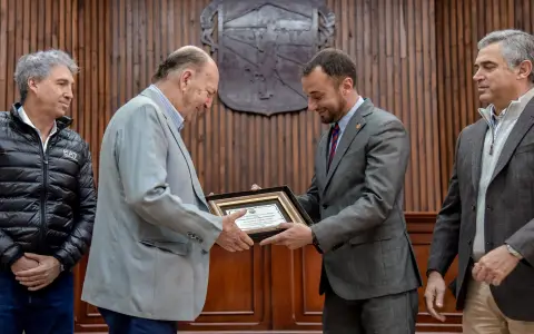 Gervasio Salgado Mijaiel, distinguido en el Concejo Deliberante de Salta.