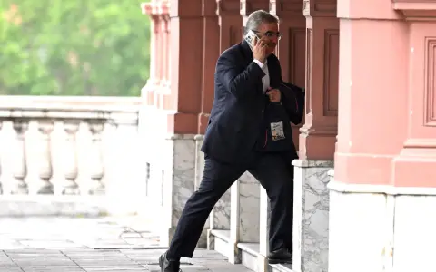 El gobernador de Catamarca, Raul Jalil, al llegar a casa de gobierno donde se reunió con Diego Santilli.