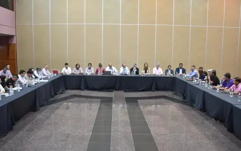 Reunion entre el Gobierno provincial y los gremios.