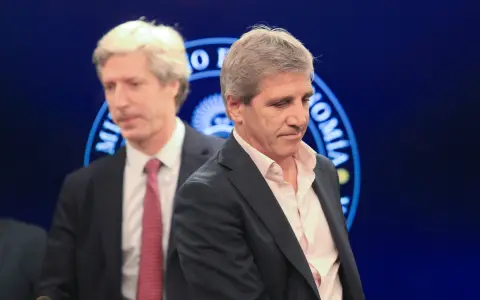 Santiago Bausili, presidente del BCRA y Luis Caputo, ministro de economía.