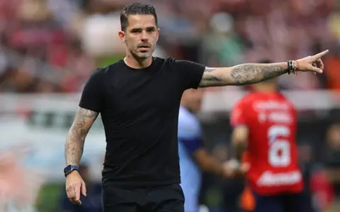 Fernando Gago fue despedido del Necaxa mexicano.
