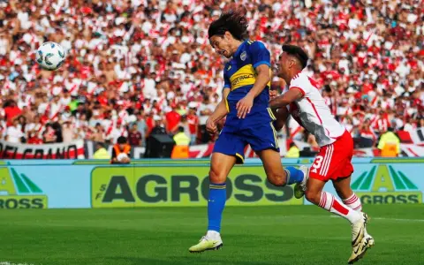 Edinson Cavani, convocado para el Superclásico del domingo.