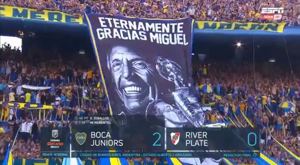 El homenaje de la Bombonera a Miguel Ángel Russo.