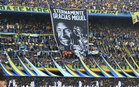El homenaje a Miguel Russo no podía faltar en el Superclásico.