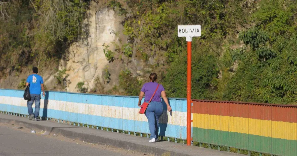 Puente internacional entre Aguas Blancas y Bermejo