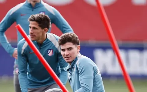 Julián Álvarez y Giuliano Simeone, descartados en la Selección argentina.