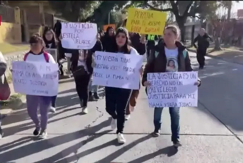 Marcha para pediro justicia por Estela Velarde.