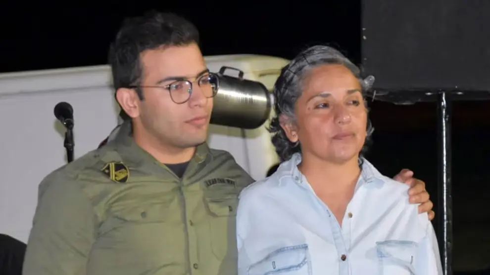 César y su madre, Marcela.