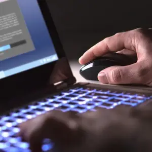 "EsencIA": capacitación gratuita en IA para mayores de 50