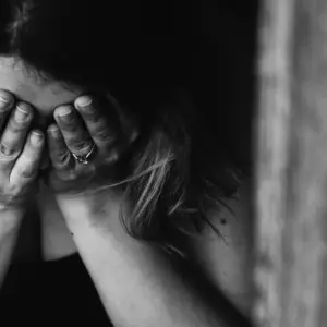 Diez años de prisión para un hombre por trata sexual y servidumbre matrimonial