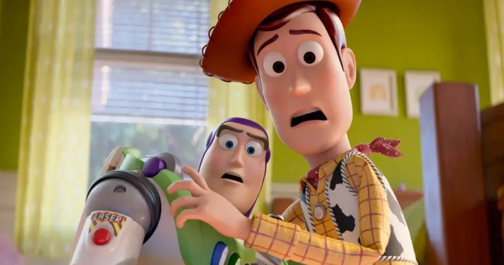 Woody y Buzz vuelven a escena para enfrentar a Lilypad, una tablet infantil que simboliza el avance de la tecnología en el universo de los juguetes.