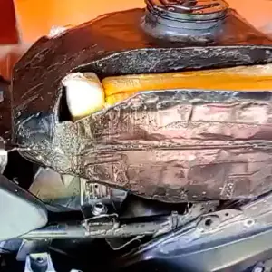 Condenaron a tres motoqueros por transportar cocaína escondida en el tanque de nafta