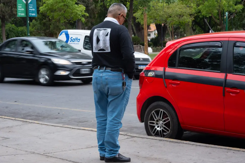 Protesta de taxistas por las calles de salta