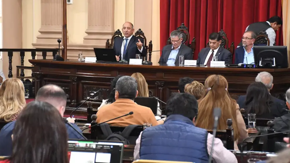 Reunión de legisladores y ministros por el Presupuesto 2026