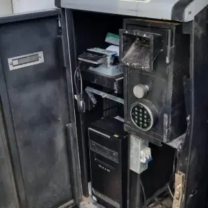 VIDEO: detuvieron al hombre que vandalizó una cabina de la empresa SAETA