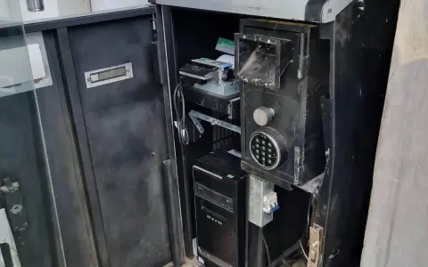La máquina vandalizada.