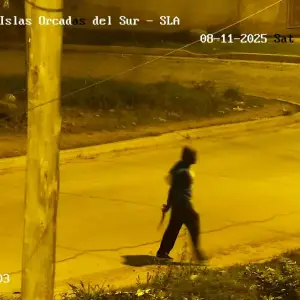 VIDEO: Andaba con un cuchillo y sustrajo elementos de una vivienda en el barrio Costa Azul
