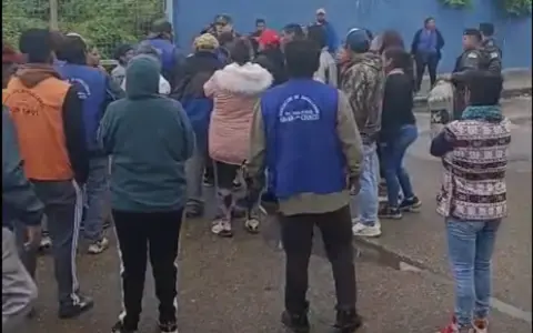 Gendarmería impidió el paso a los bagayeros que obviaron el corte en el puente internacional