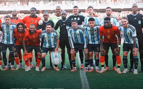 La Selección campeona del Mundo no deja de renovarse.