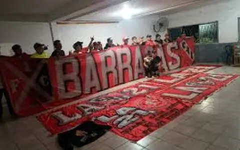 Arde la interna de barras en Independiente.