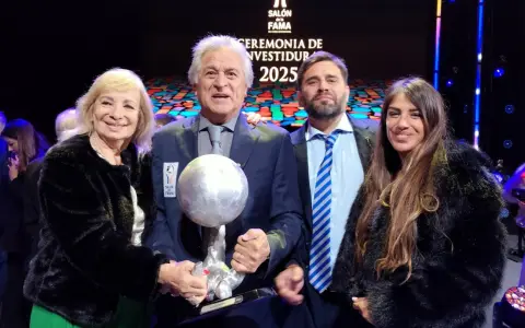 El Pato Fillol compartió el merecido reconocimiento con su familia.
